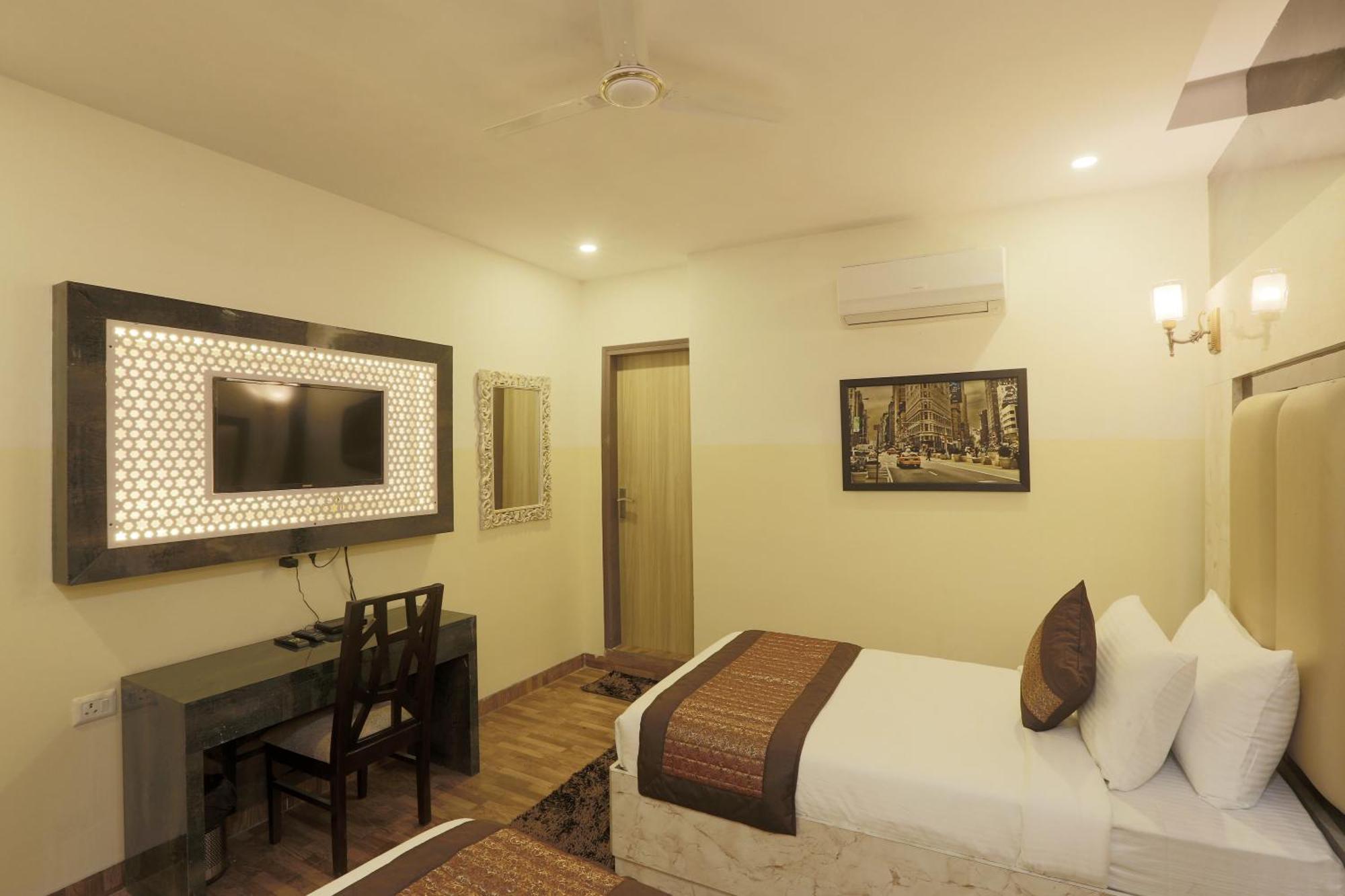 Plazzo Prime Plaza At Delhi Airport Bed & Breakfast นิวเดลี ภายนอก รูปภาพ
